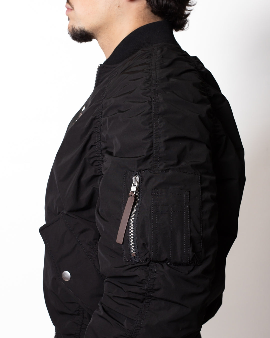 Giubbotto Moschino modello bomber con patch logata