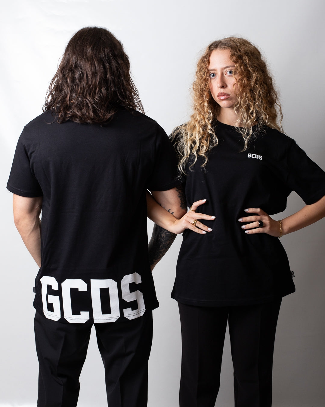 T-Shirt GCDS con logo sul fronte e sul retro