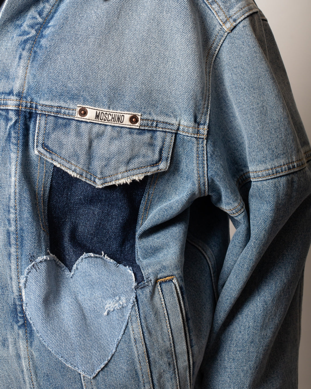 Giubbotto Moschino in denim con patch