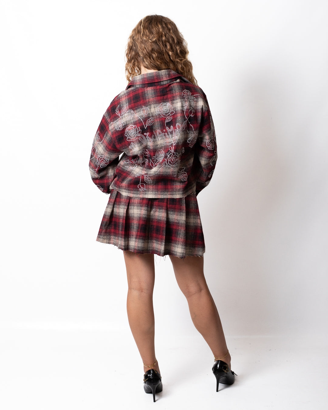 Camicia Disclaimer cropped in flanella con borchie donna
