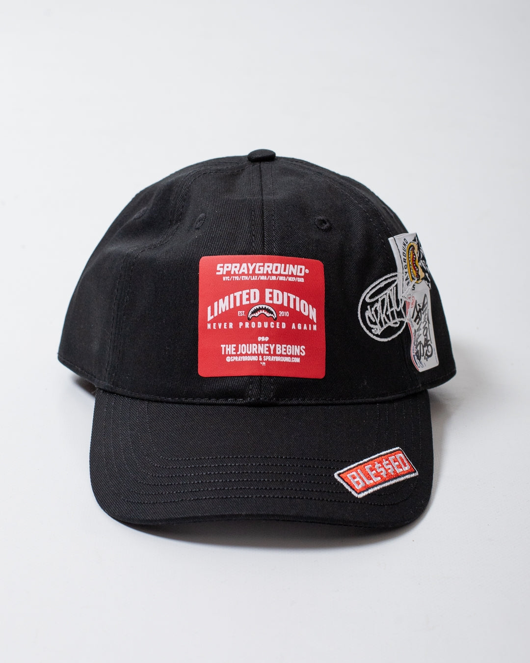 Cappello Sprayground con visiera ed etichette