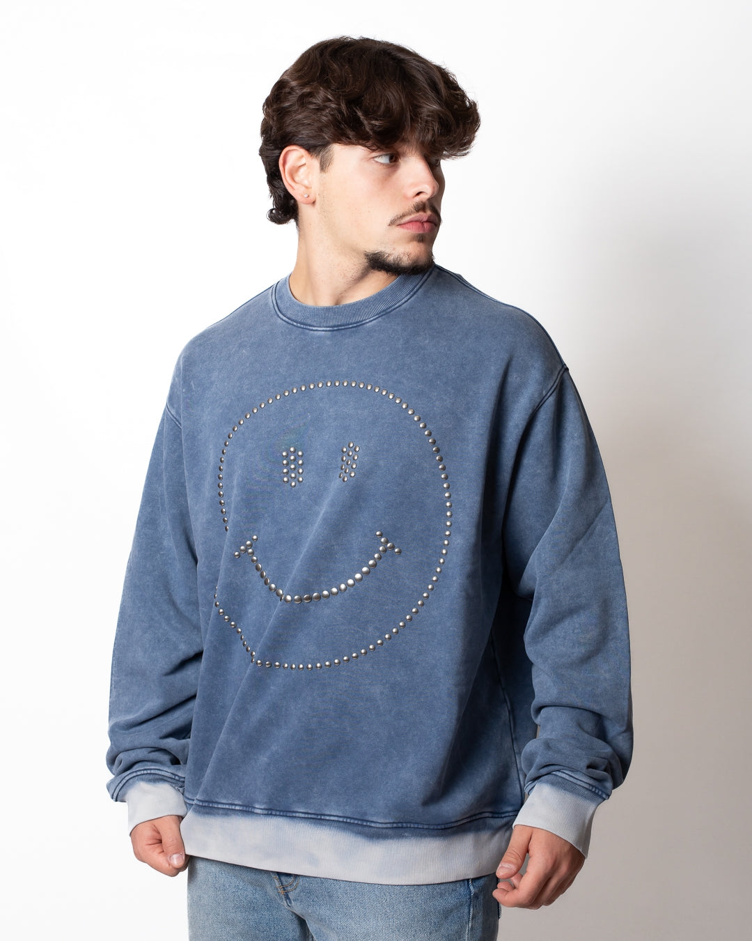 Felpa Moschino "Smiley" girocollo con borchie