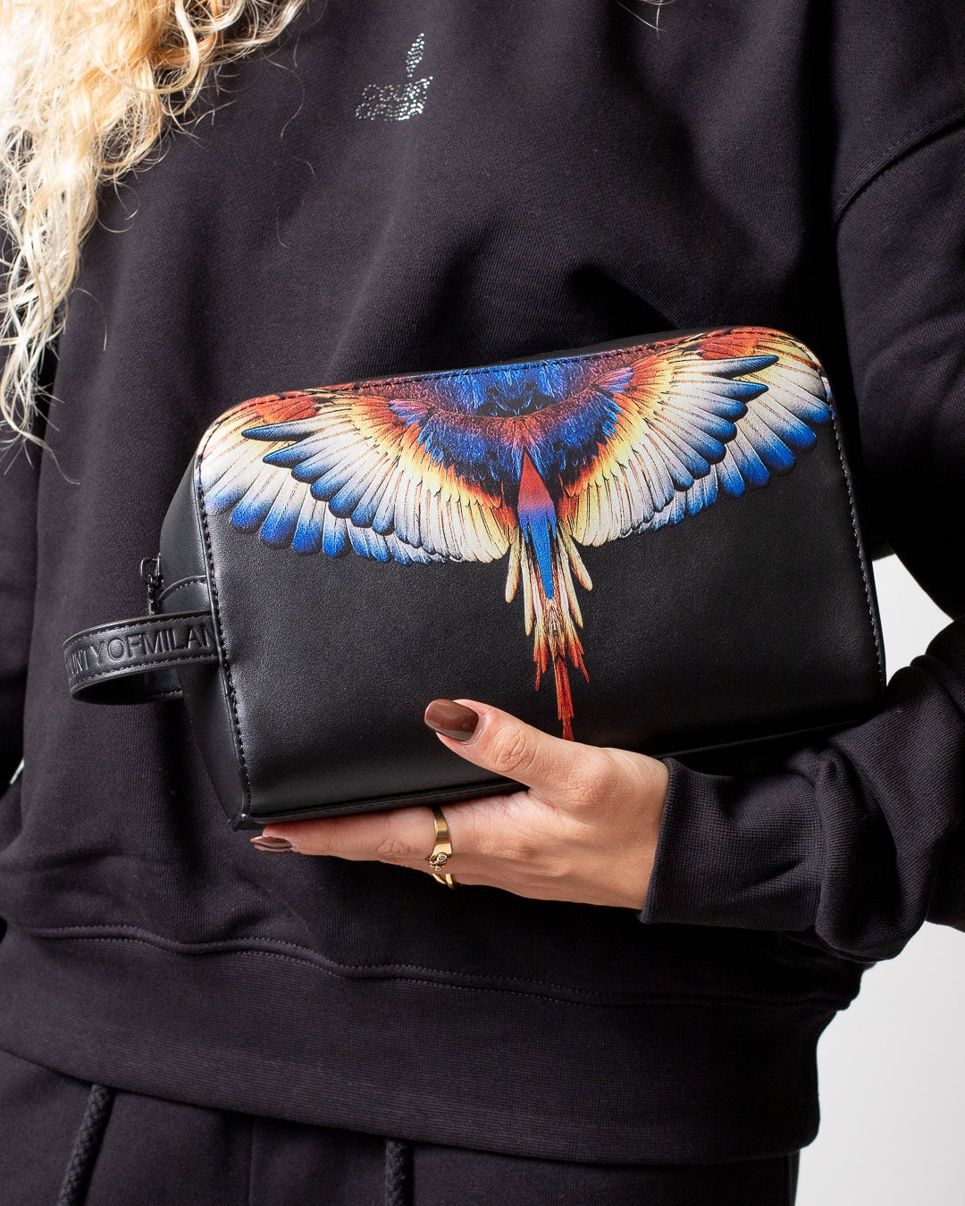 Pochette Marcelo Burlon beauty in ecopelle con logo wings colorfull