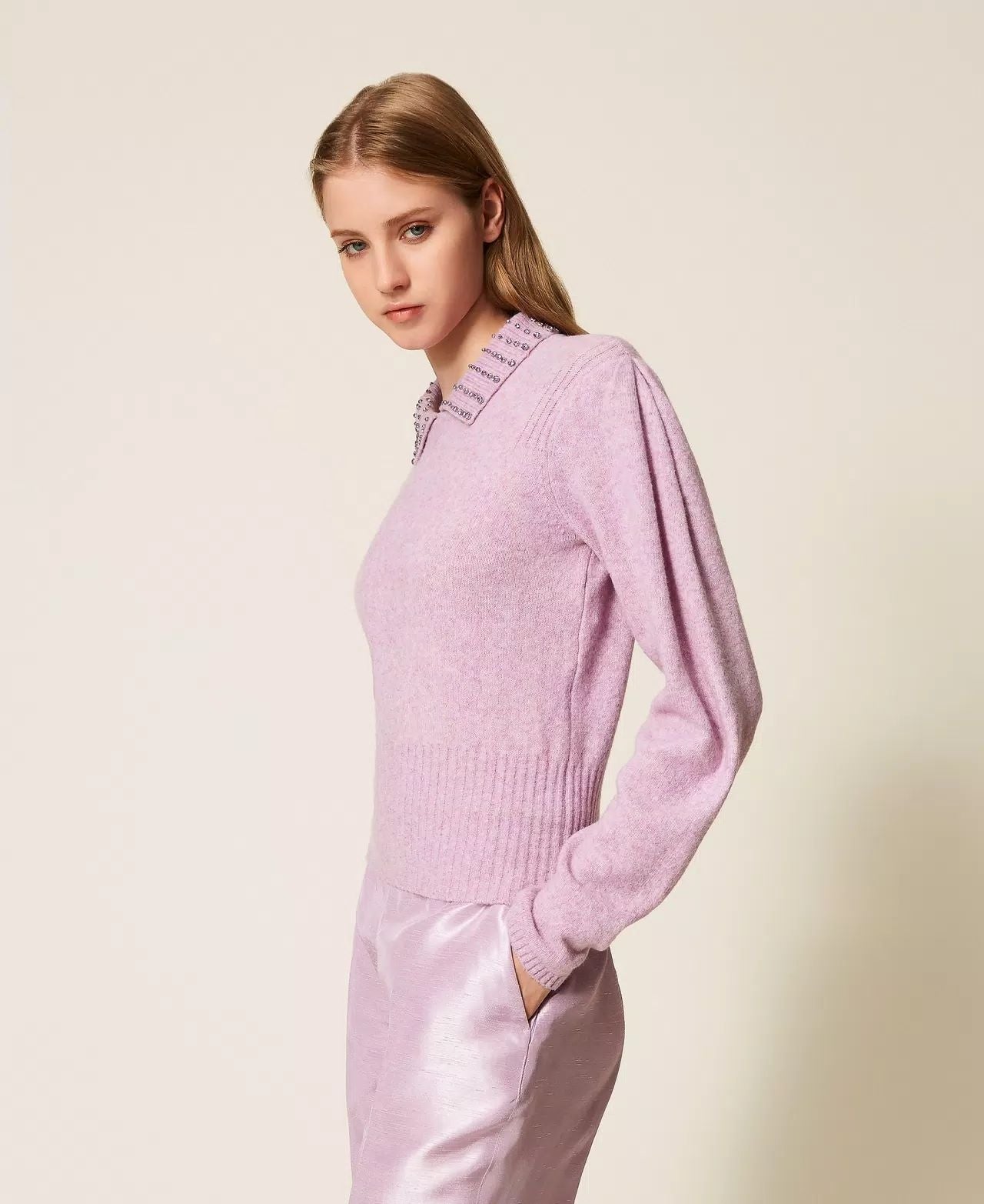 Maglia Twinset Actitude con colletto e gioielli donna