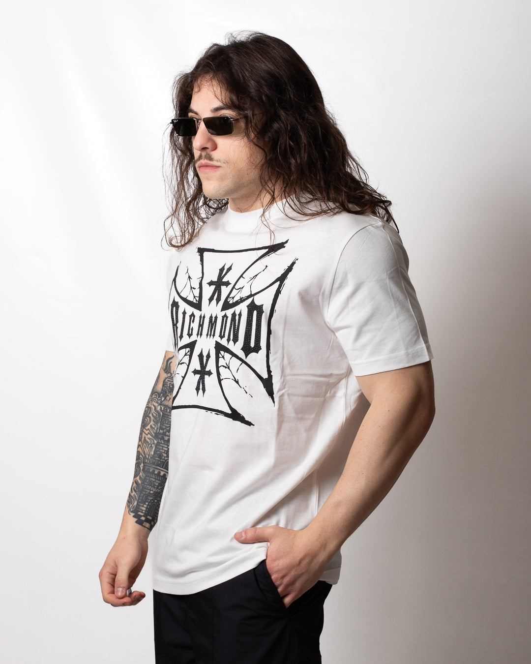 T-Shirt Richmond X con stampa gothic e borchie uomo