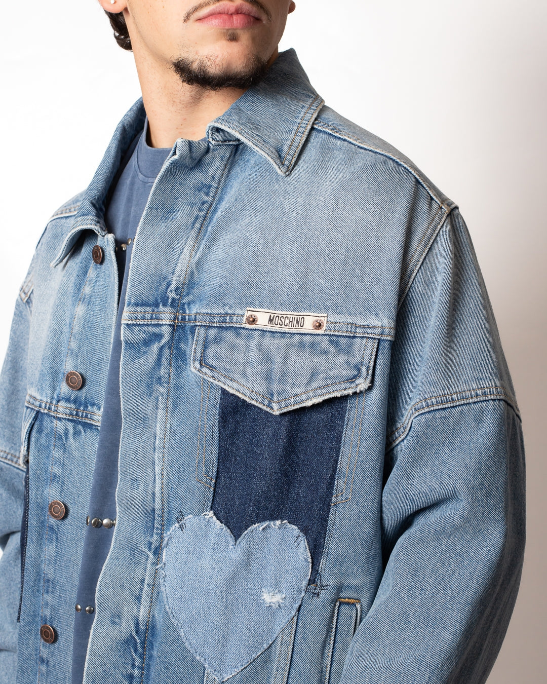 Giubbotto Moschino in denim con patch