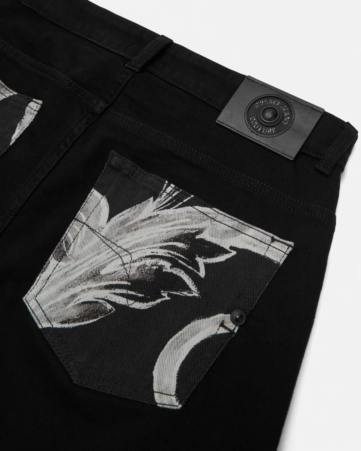 Pantalone Versace Jeans Couture narrow fit con piega e fantasia iconica uomo