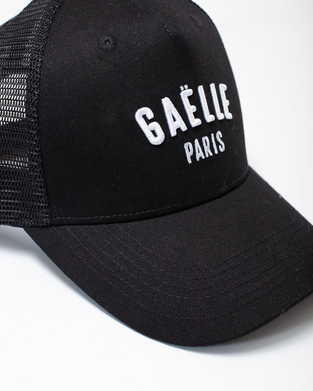 Cappello Gaelle in rete con ricamo