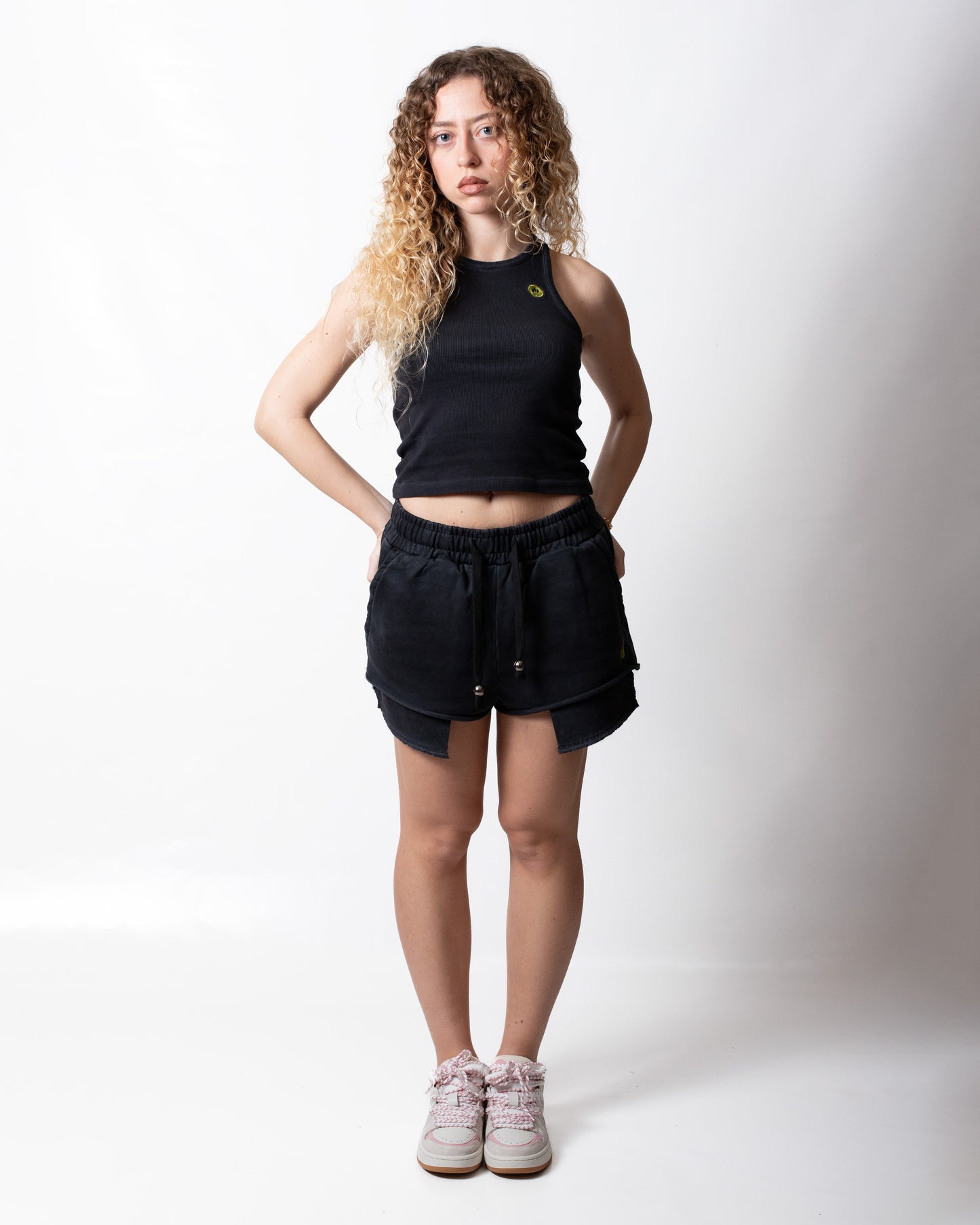 Top Barrow in costina con smile ricamato donna