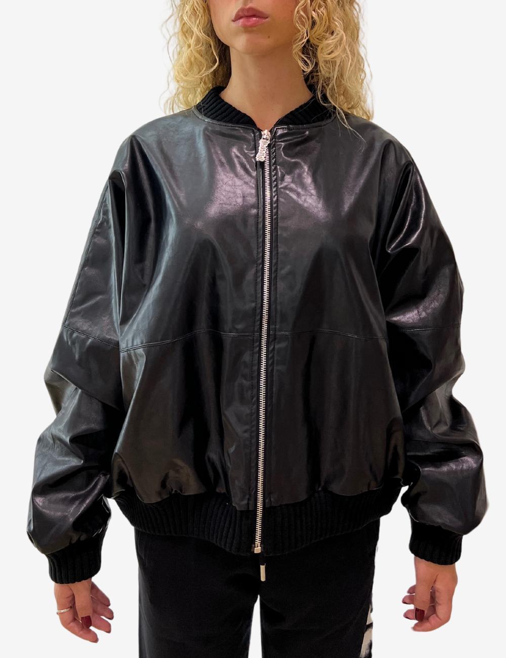 Bomber Disclaimer in ecopelle con logo sul retro – Specchio Boutique