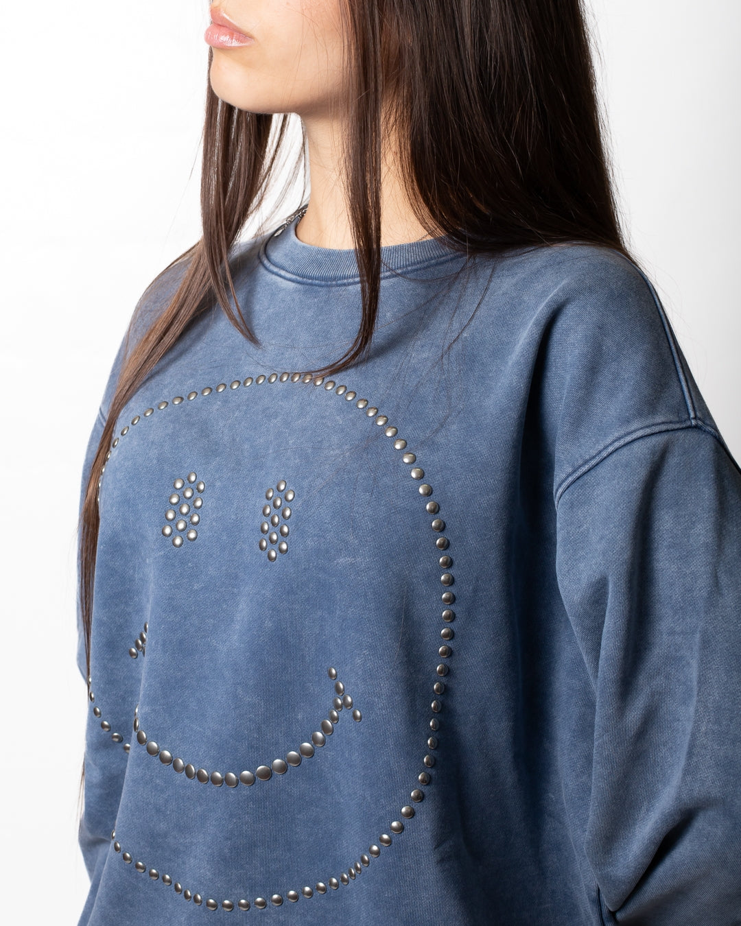 Felpa Moschino "Smiley" girocollo con borchie