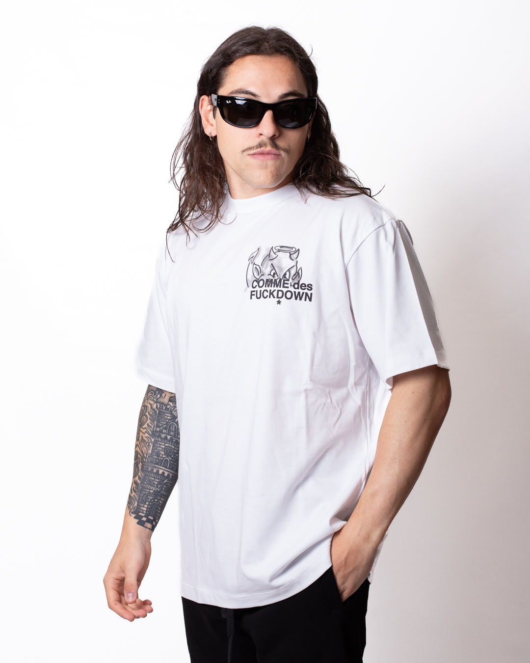 T-Shirt Comme des Fuckdown con stampa spray uomo