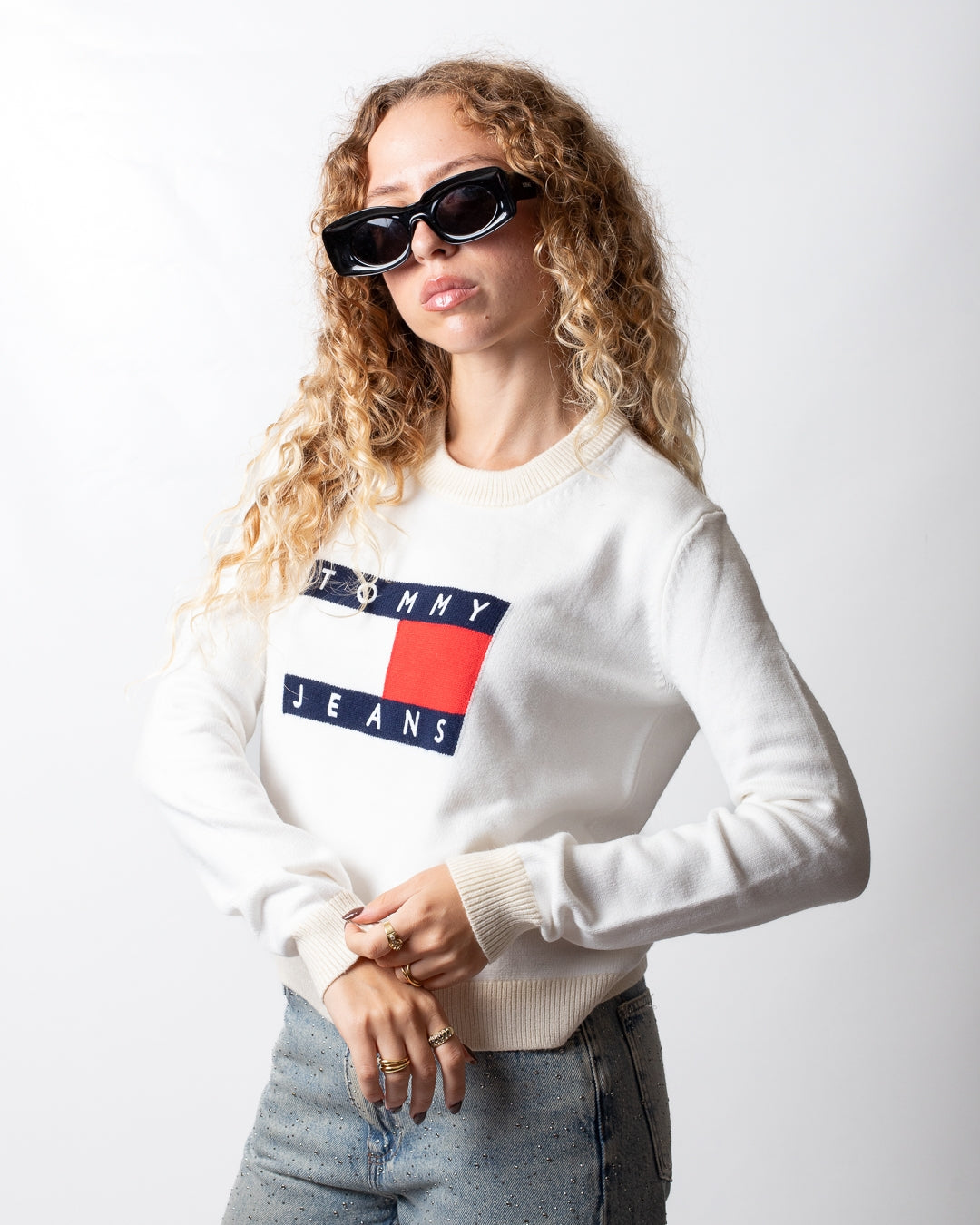 Maglia Tommy Jeans girocollo con logo bandiera donna