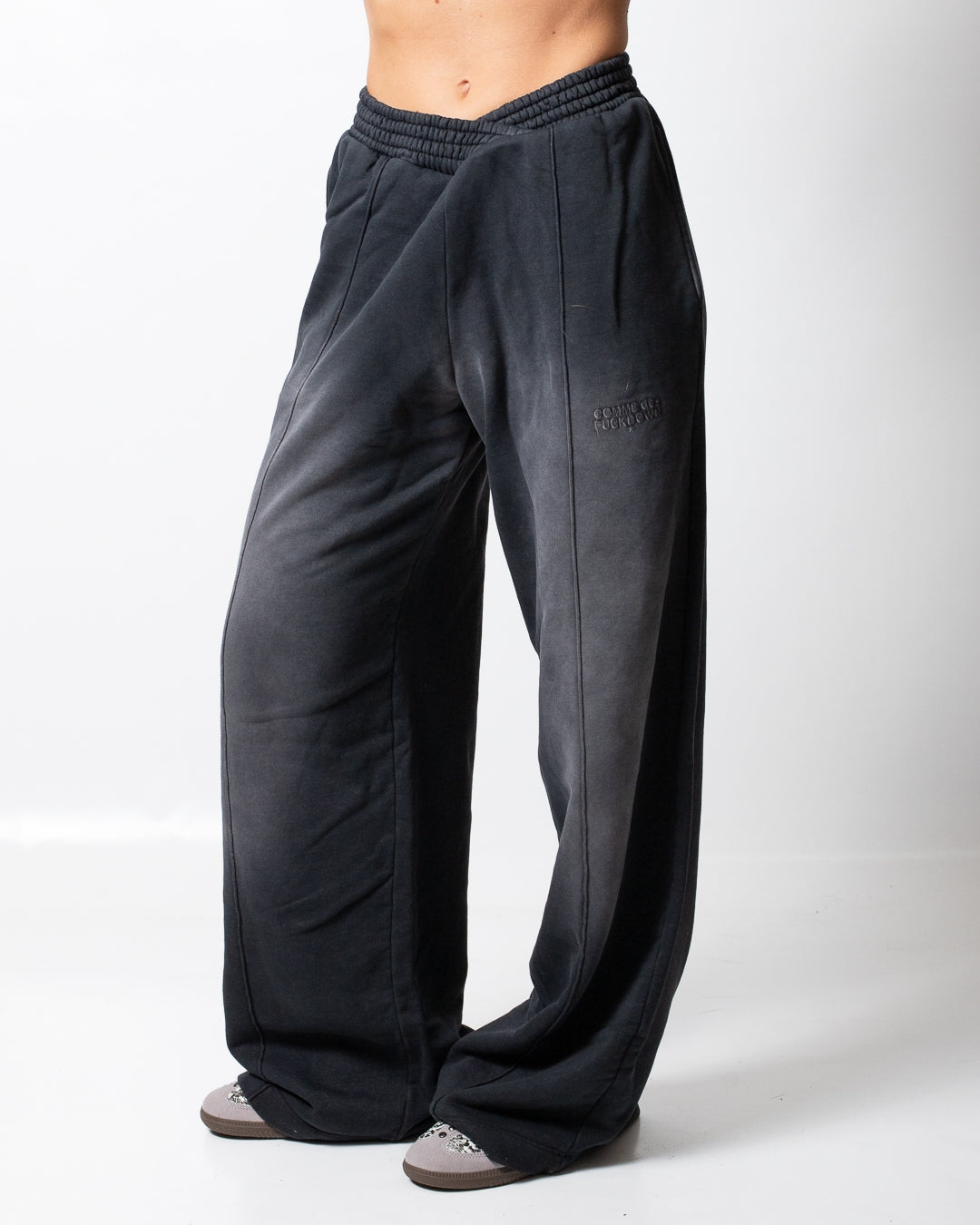 Pantalone Comme des Fuckdown in felpa con nervature e ricamo donna