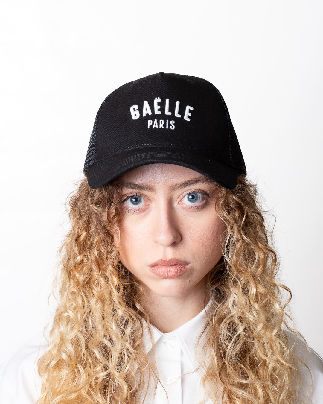 Cappello Gaelle in rete con ricamo