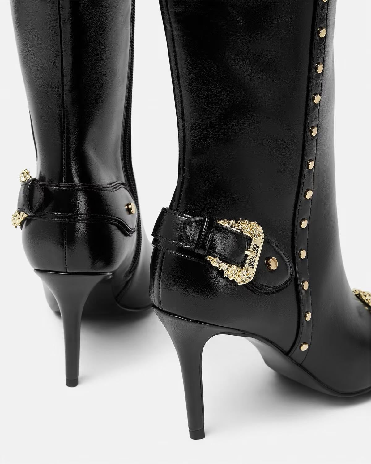 Stivali Versace Jeans Couture in pelle con tacco e fibbie donna