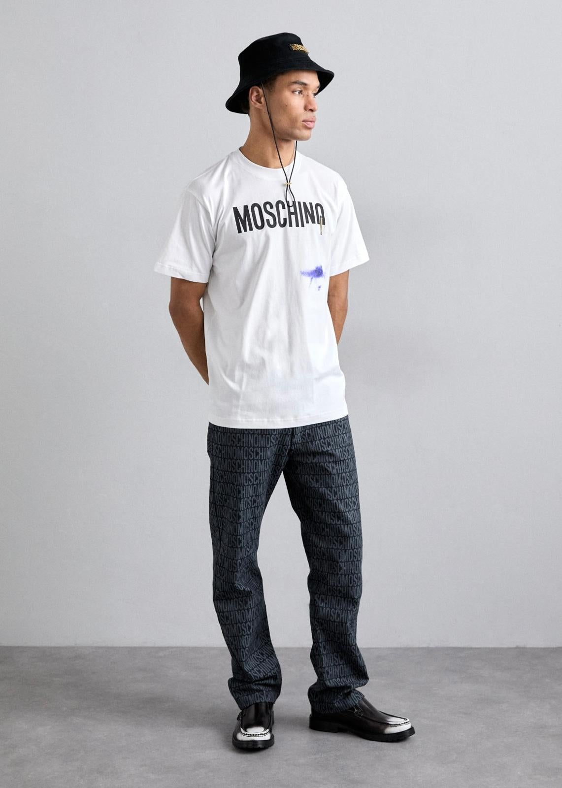 T-Shirt Moschino con maxi logo e taschino stampa uomo