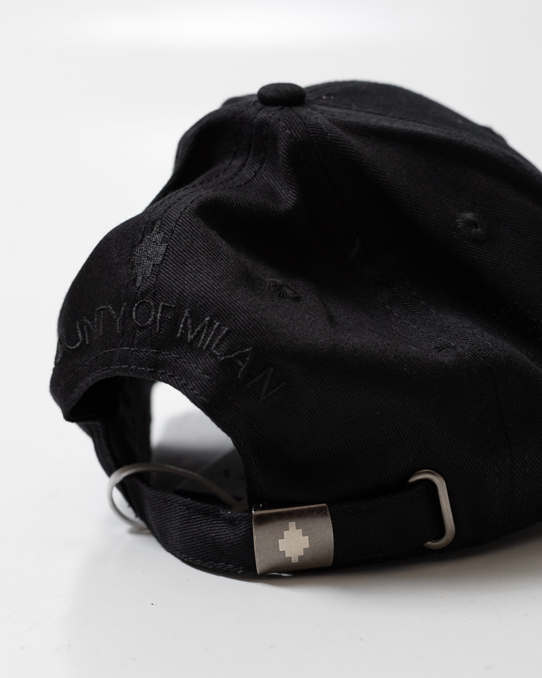 Cappello Marcelo Burlon con visiera "Icon Wings Rainbow"