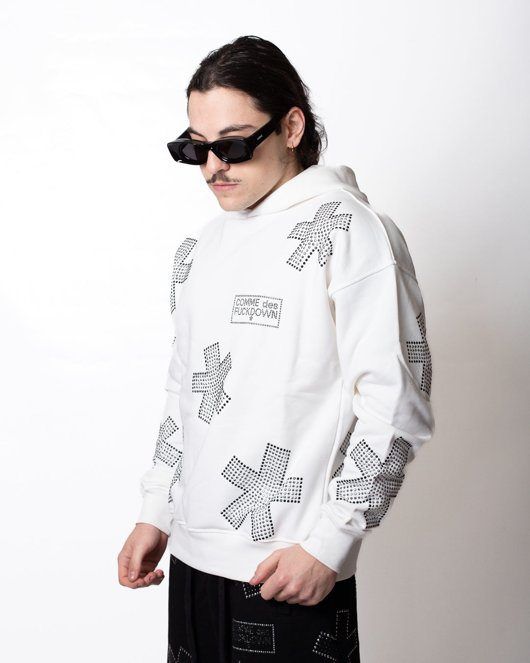 Felpa Comme des Fuckdown con cappuccio e strass all-over uomo