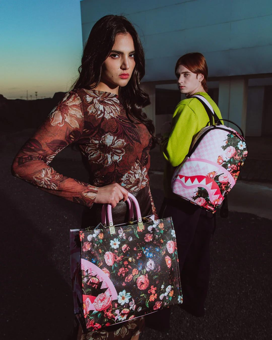 Borsa Sprayground nero pink flowers tote