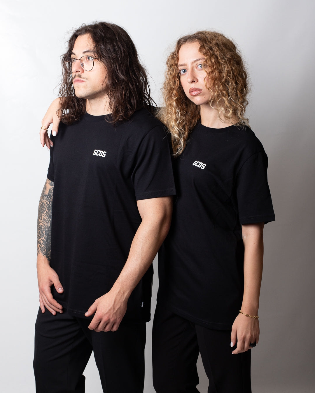 T-Shirt GCDS con logo sul fronte e sul retro