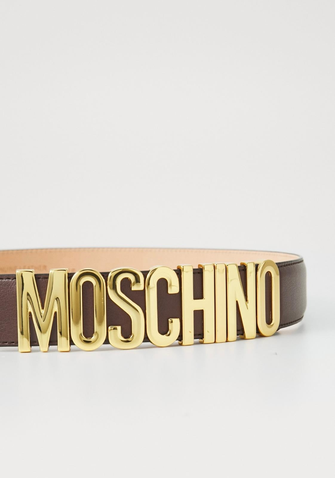 Cinta Moschino in pelle di vitello con placca oro