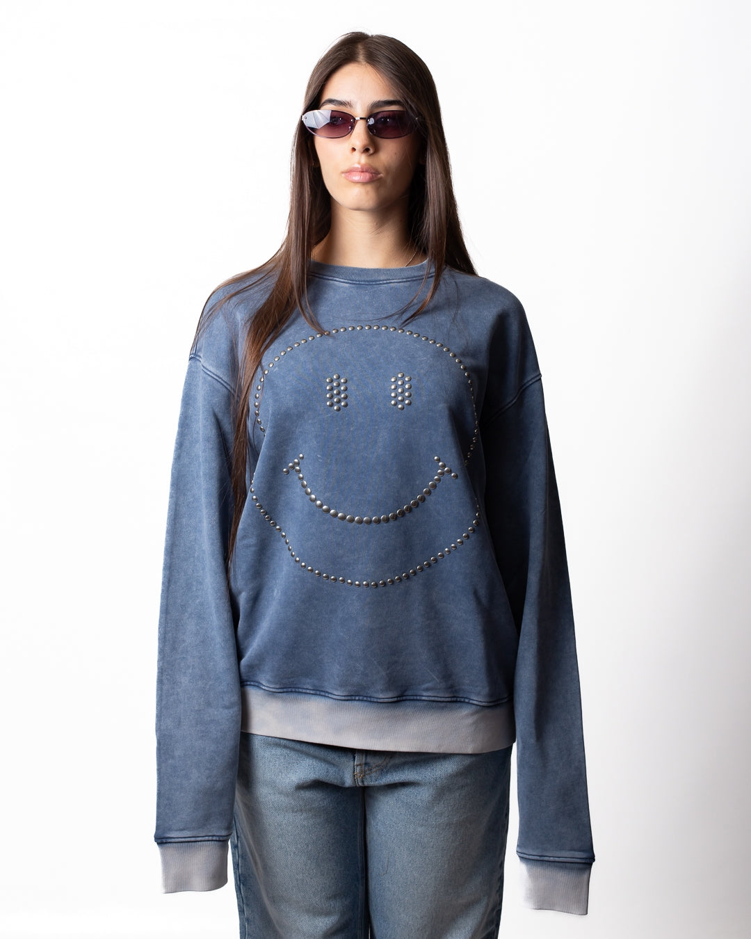 Felpa Moschino "Smiley" girocollo con borchie