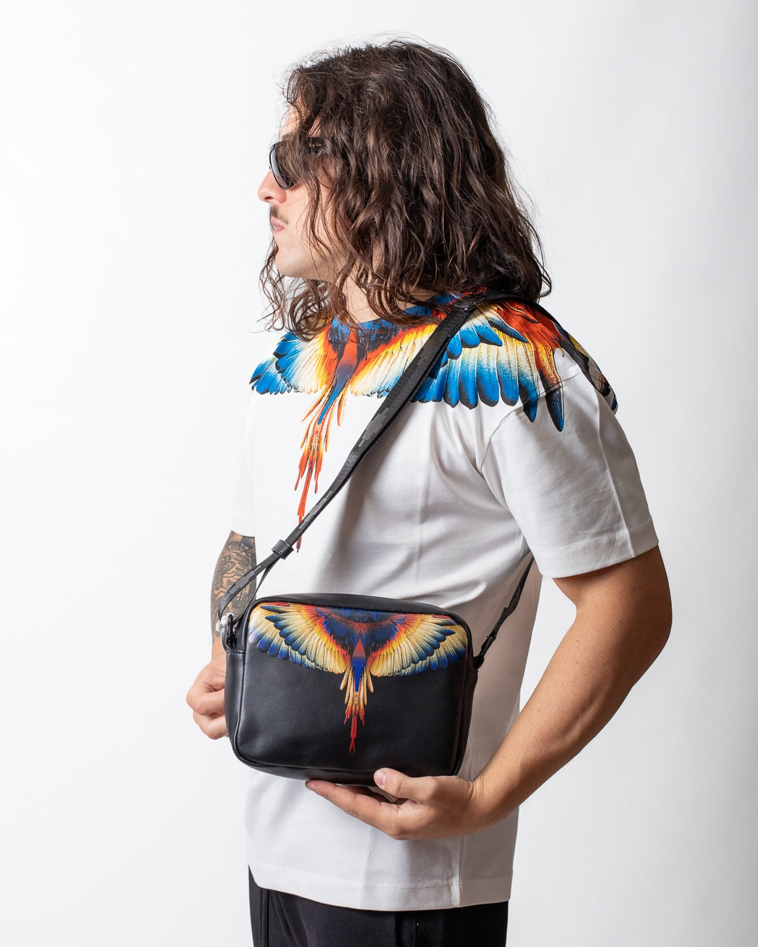 Borsa Marcelo Burlon in ecopelle con tracolla e logo wings colorfull