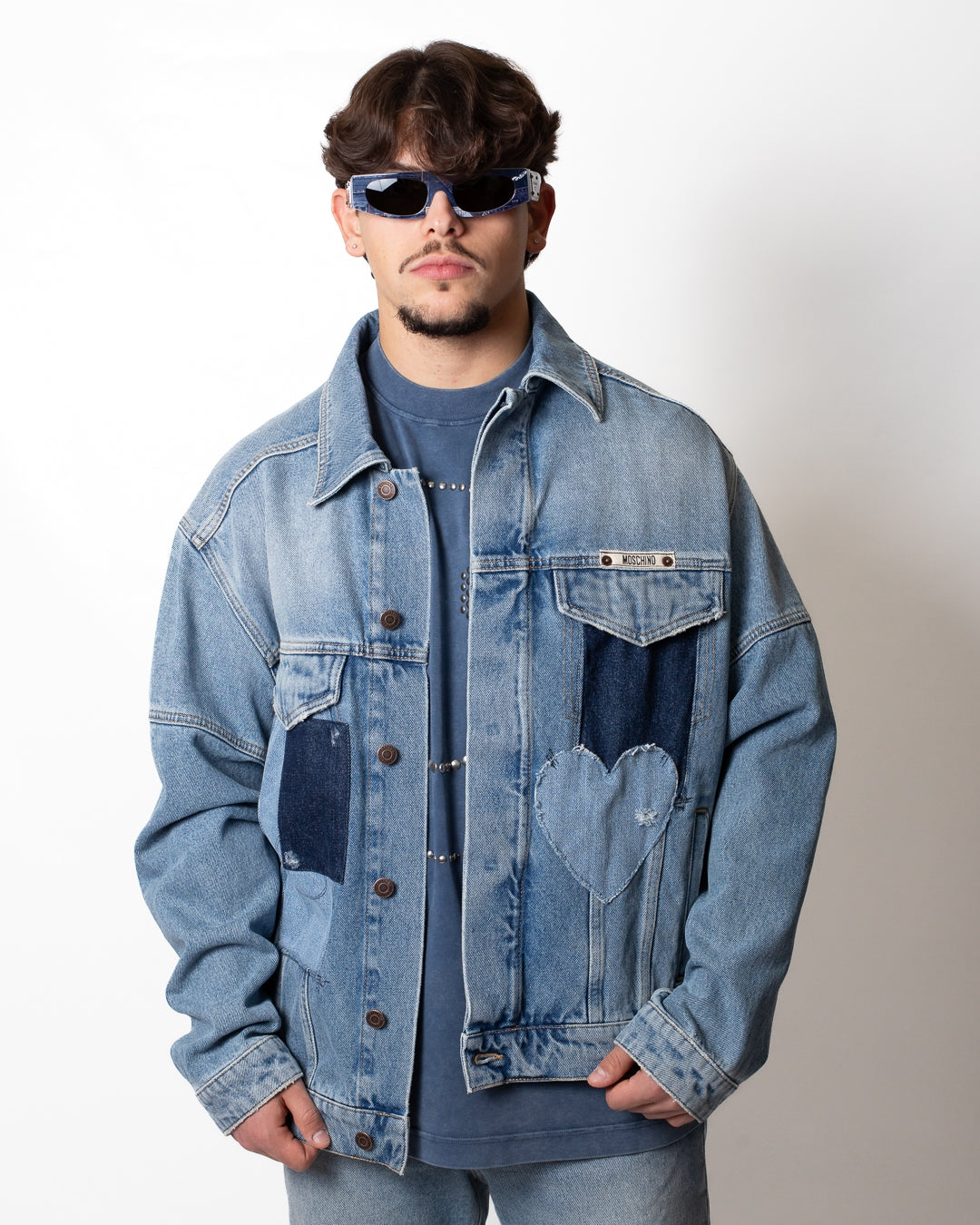 Giubbotto Moschino in denim con patch