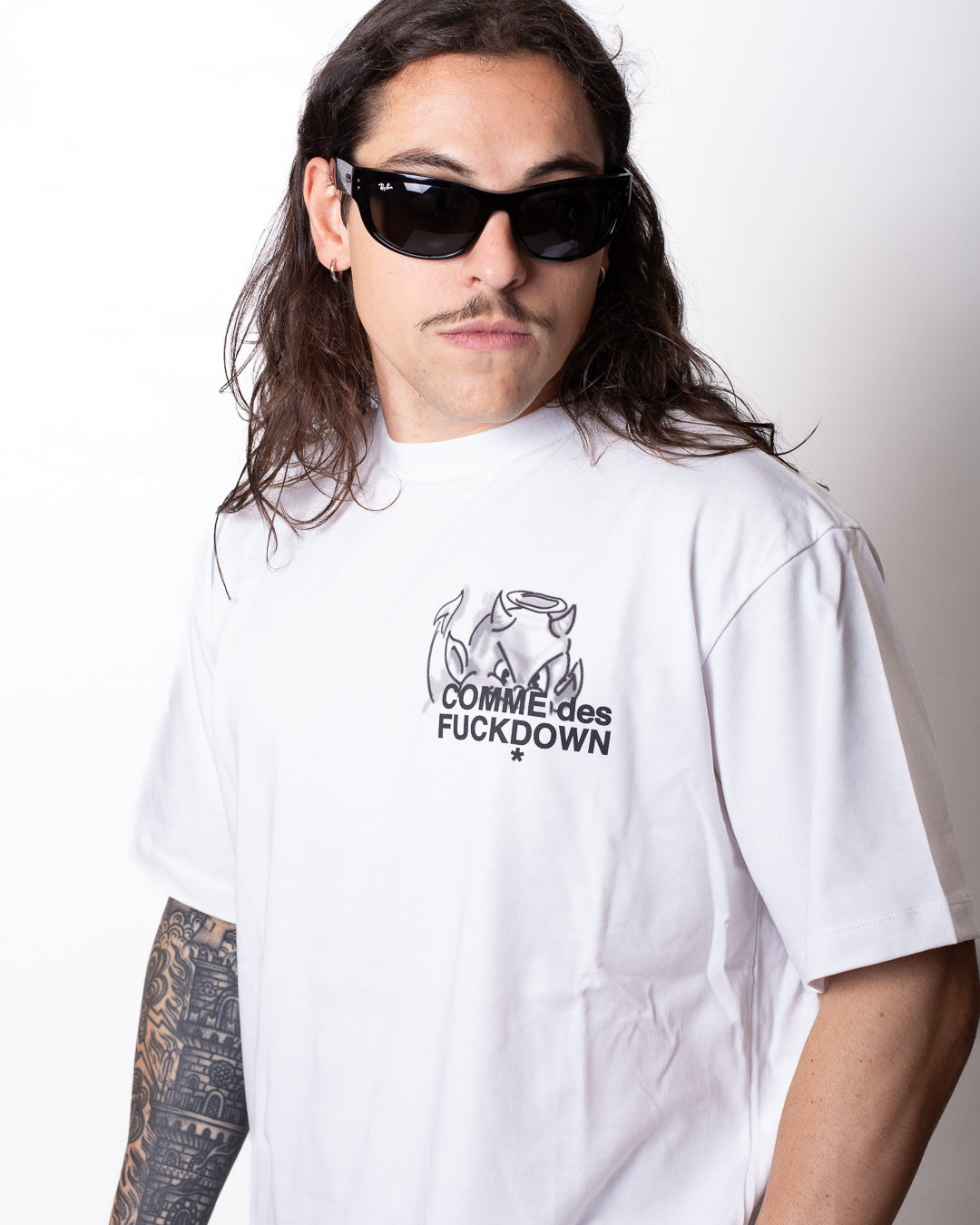 T-Shirt Comme des Fuckdown con stampa spray uomo
