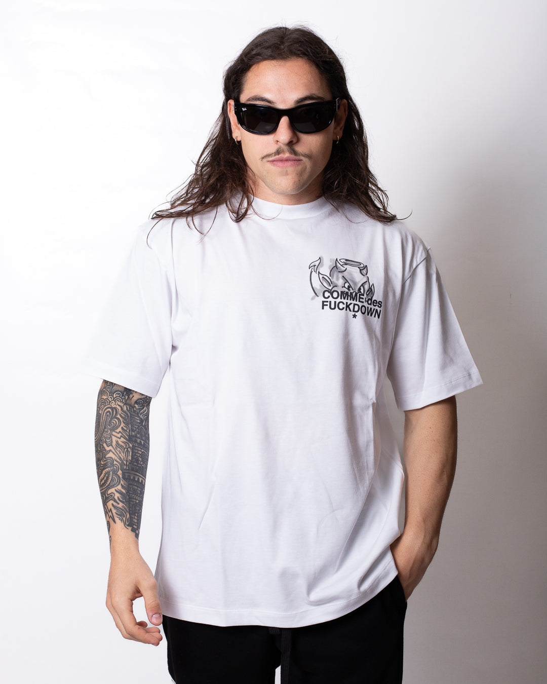 T-Shirt Comme des Fuckdown con stampa spray uomo