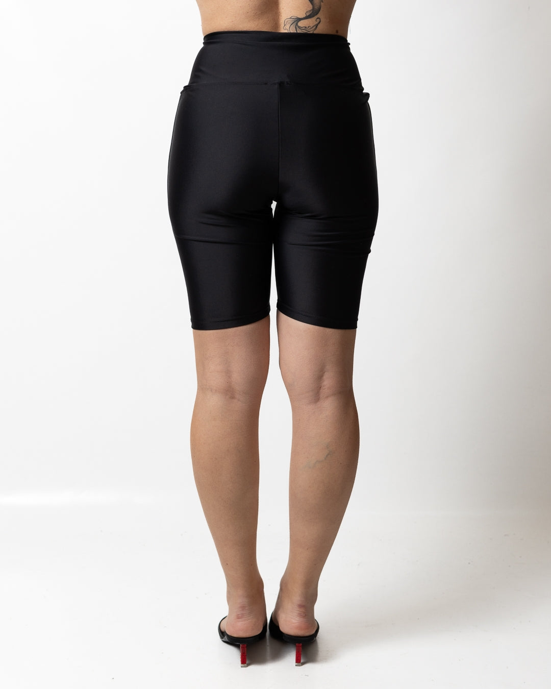 Short Moschino Active in satin con fasce logate donna