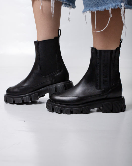 Stivaletto Love Moschino in pelle donna