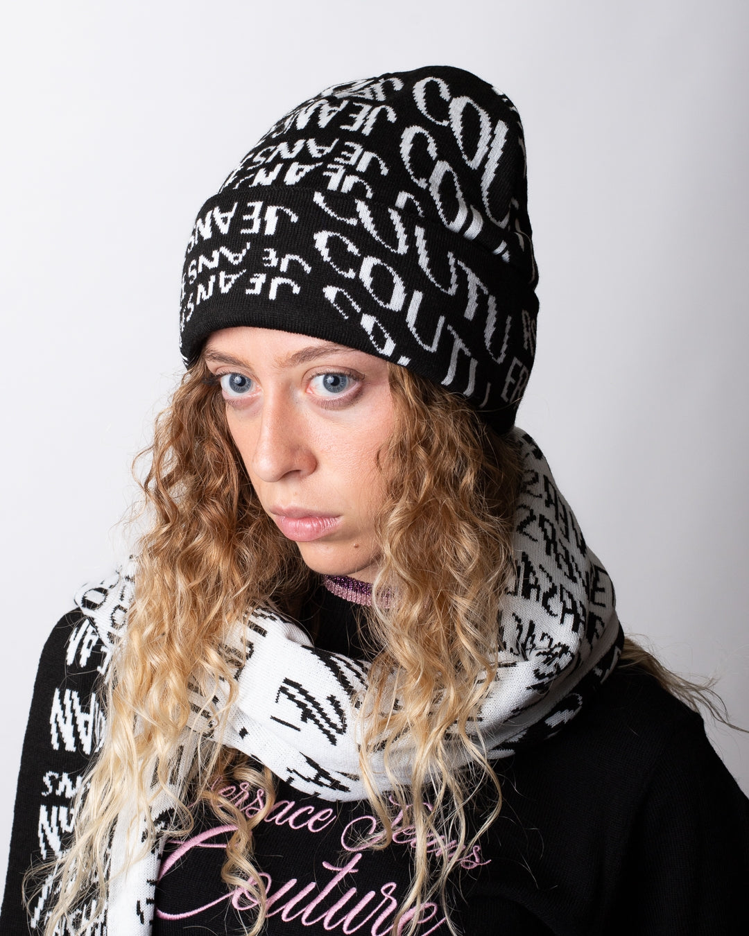Berretto Versace Jeans Couture con logo all-over