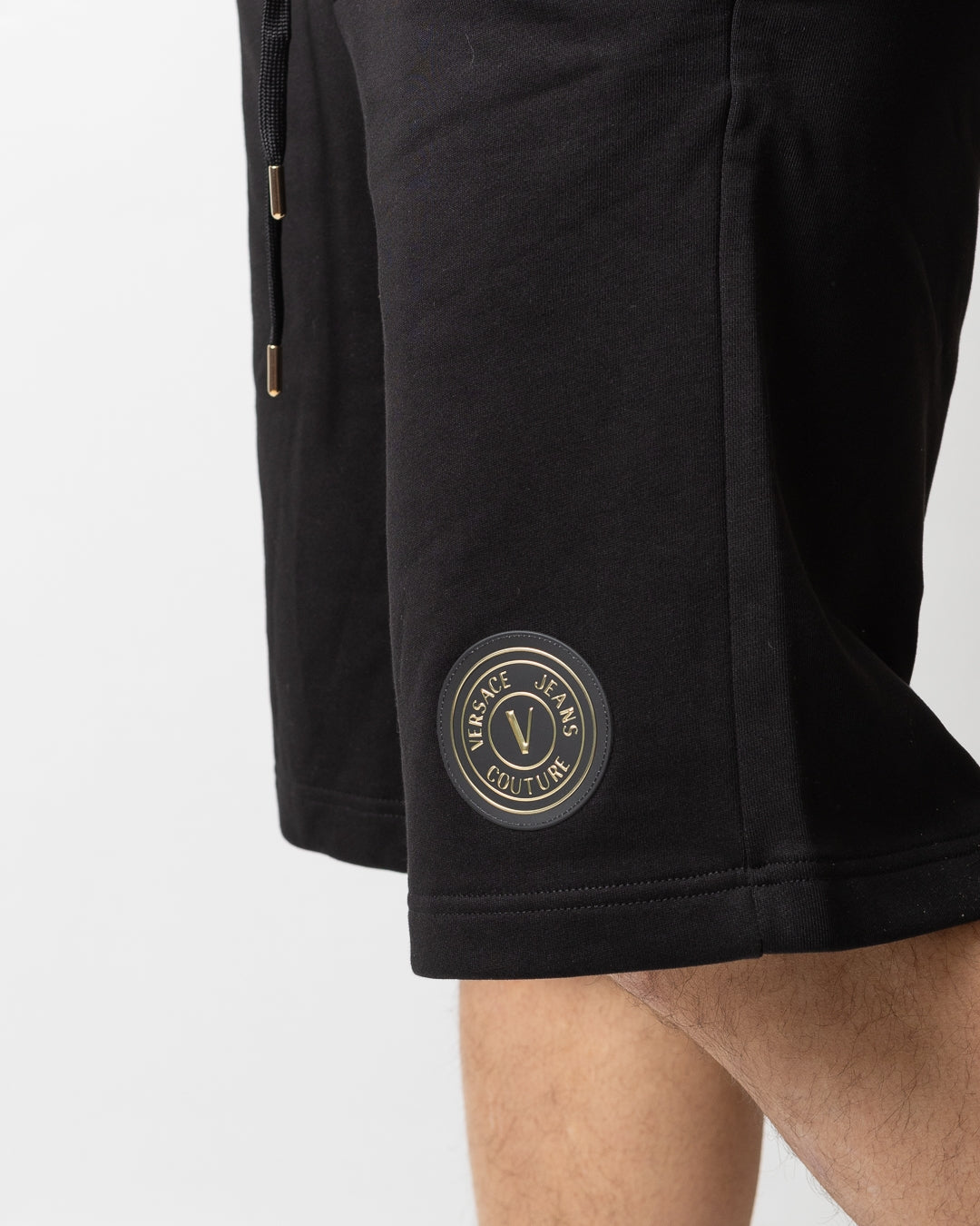 Bermuda Versace Jeans Couture in felpa "V-Emblem Patch" uomo