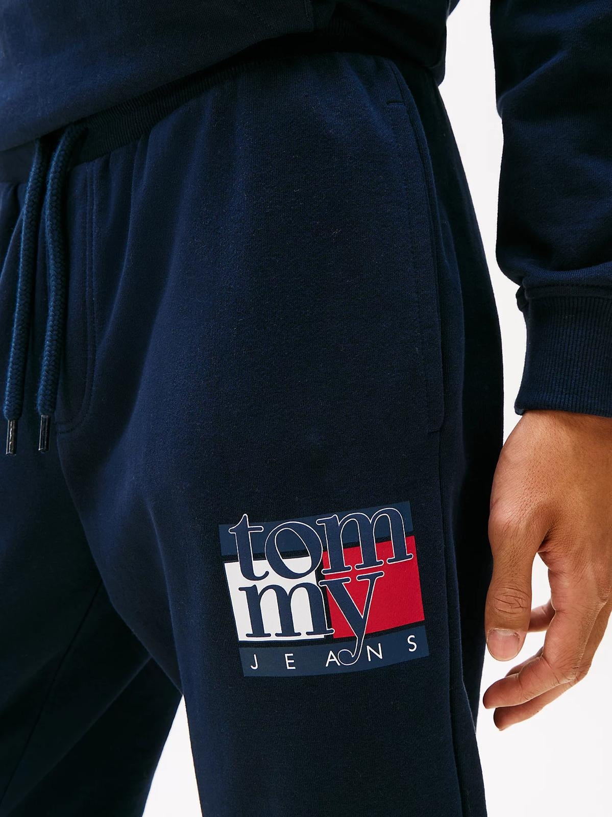 Pantalone Tommy Jeans in felpa "Flag Crew" uomo