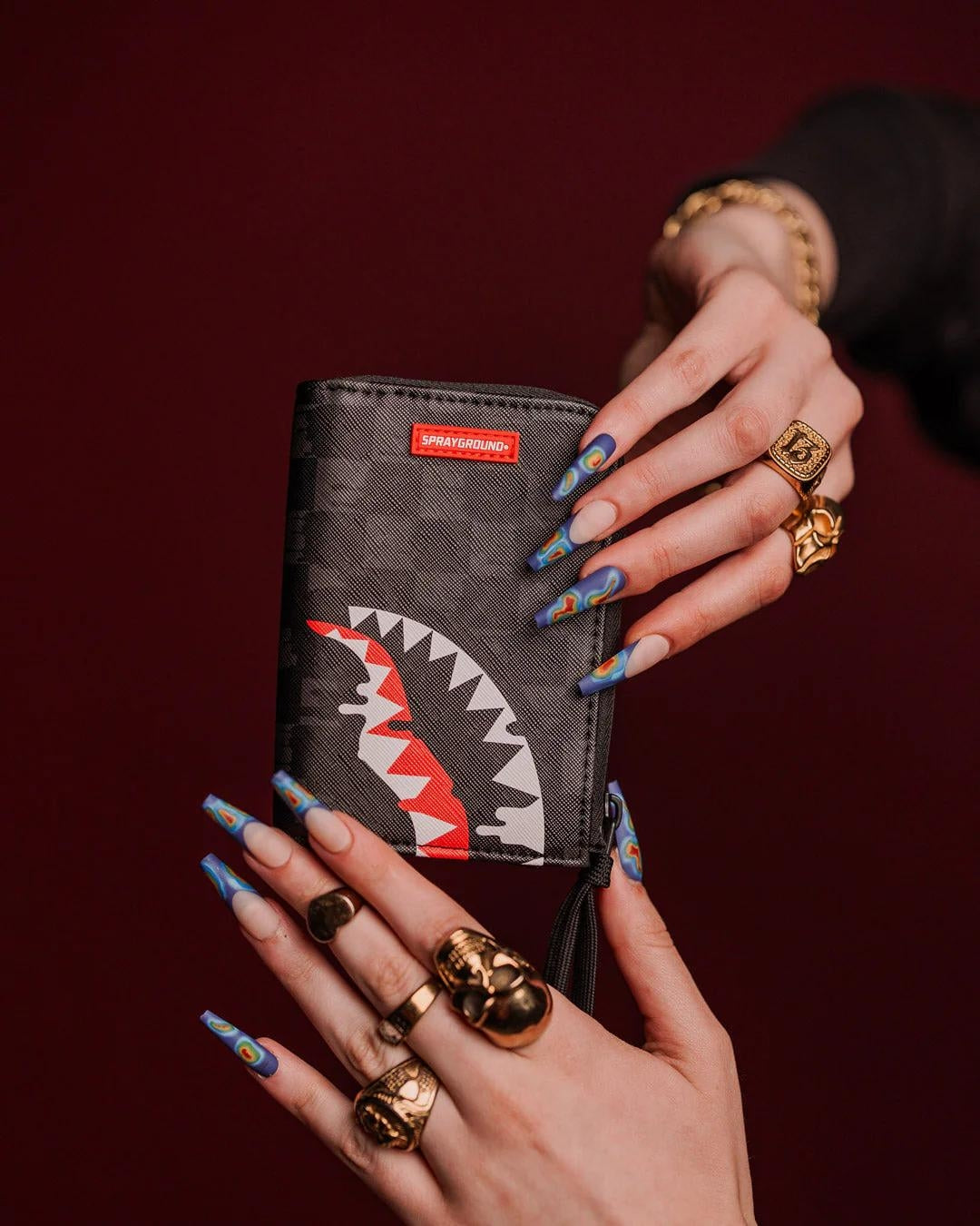 Portafoglio Sprayground nero dripping sharks in paris zip-out walle