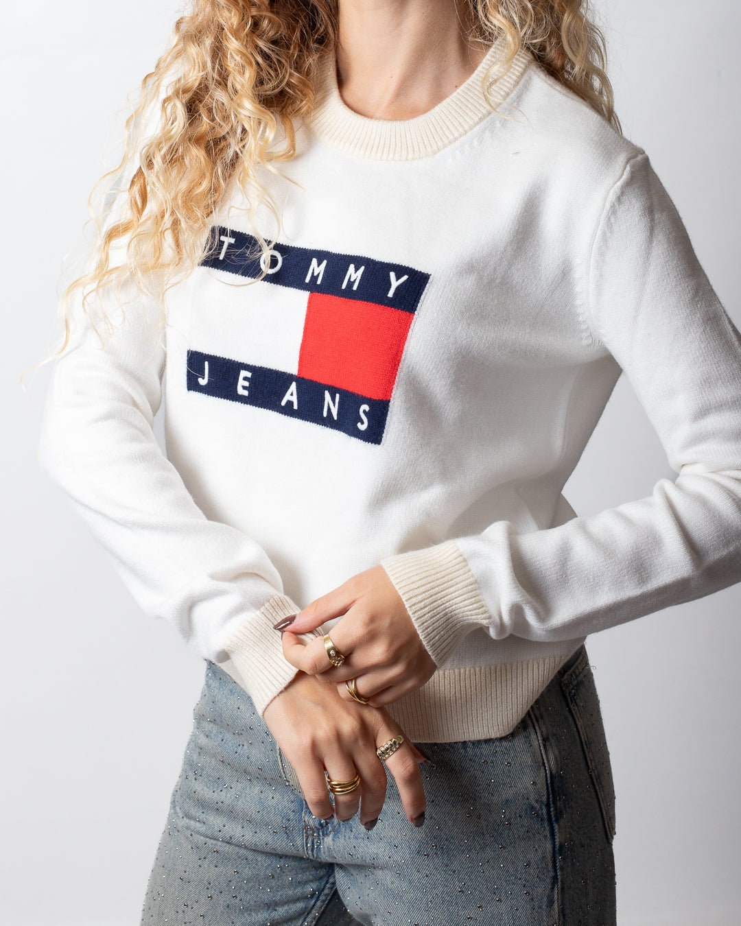 Maglia Tommy Jeans girocollo con logo bandiera donna