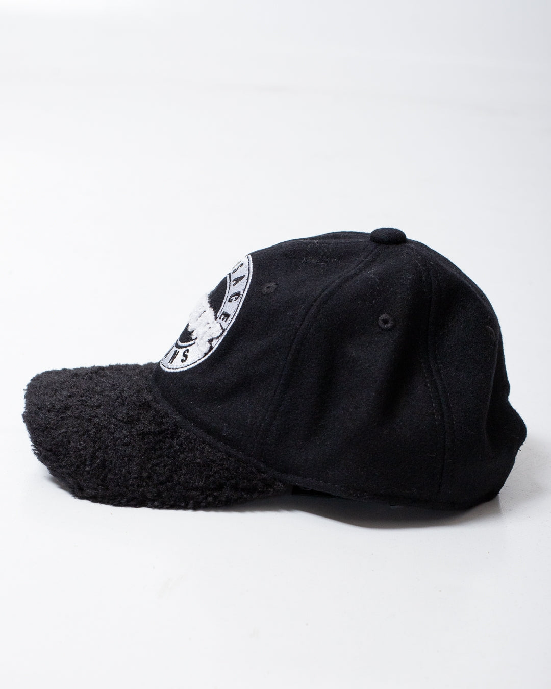 Cappello Versace Jeans Couture con visiera teddy