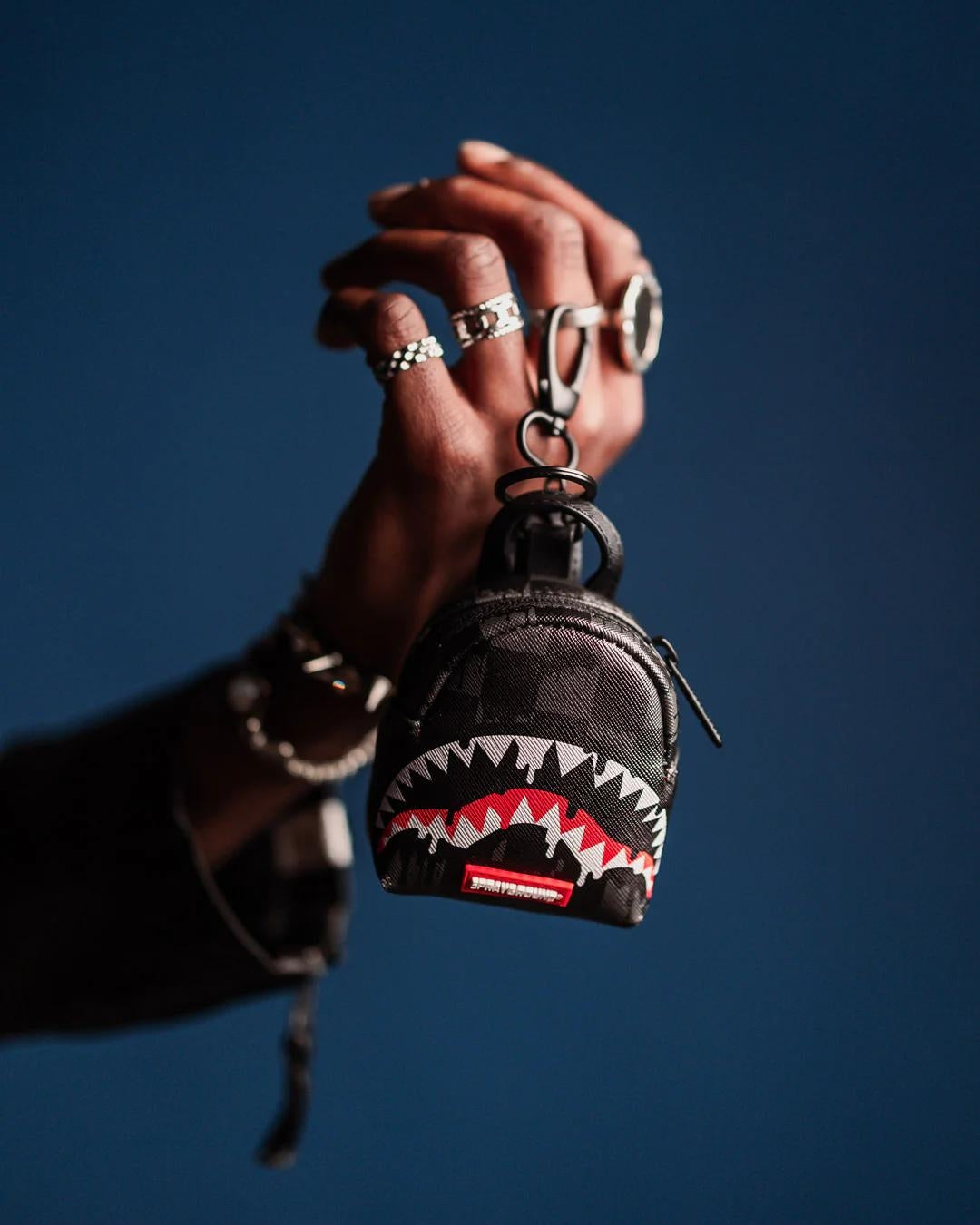 Portachiavi Sprayground nero Dripping sharks in paris backpack keychain