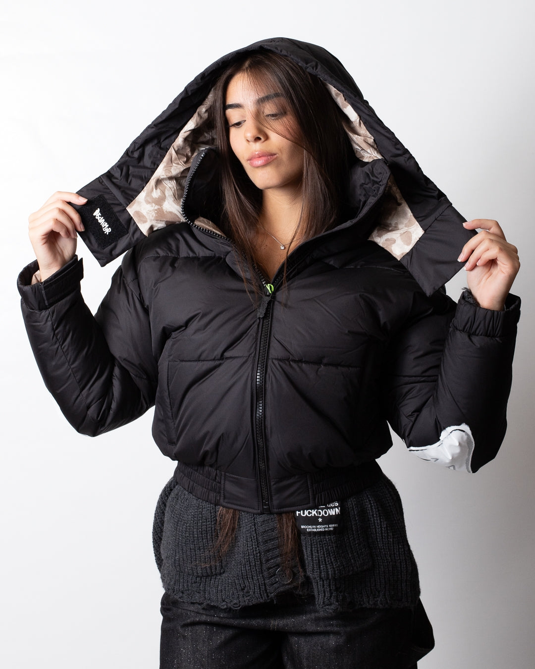 Piumino Disclaimer puffer con dettagli maculati donna