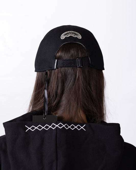 Cappello Sprayground con visiera e logo patch black and white