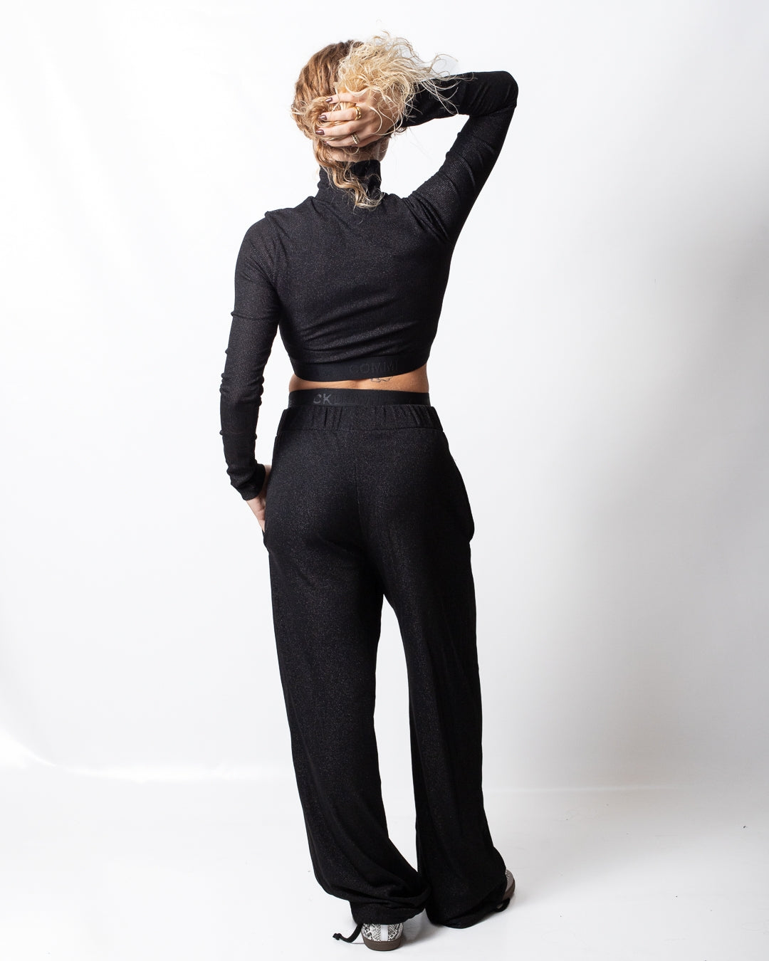 T-Shirt Comme des Fuckdown a manica lunga con fascia logata donna
