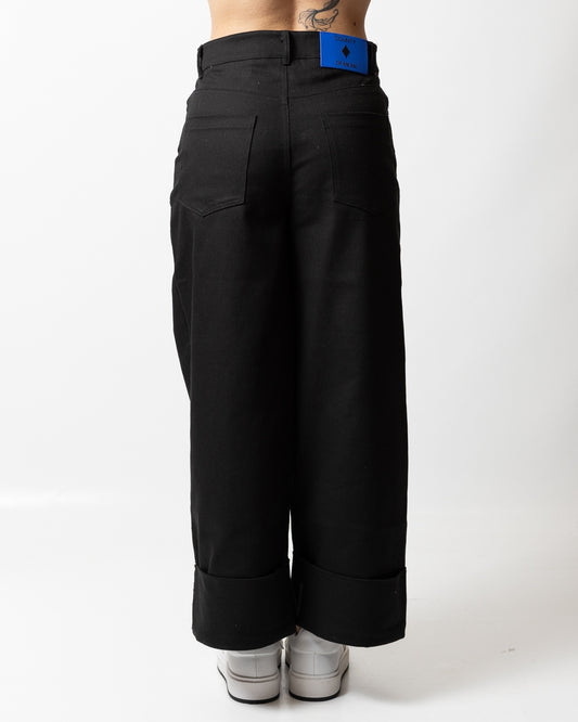 Pantalone Marcelo Burlon svasato con risvolto logato donna