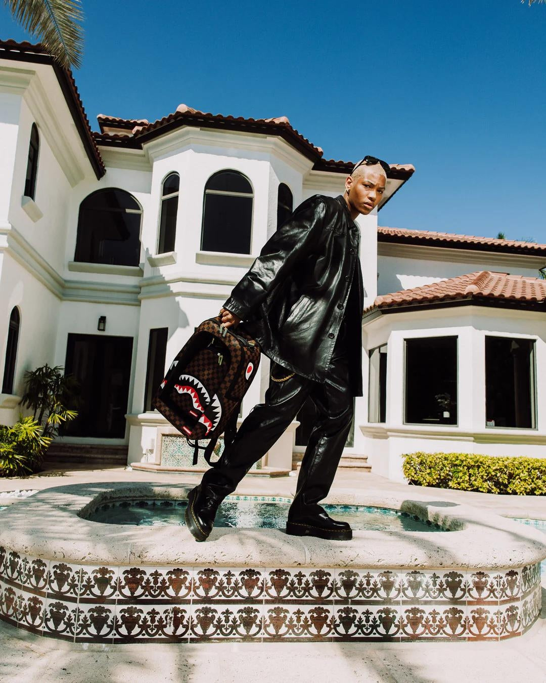 Zaino Sprayground marrone Sharks in a hole in paris dlxsv backpack