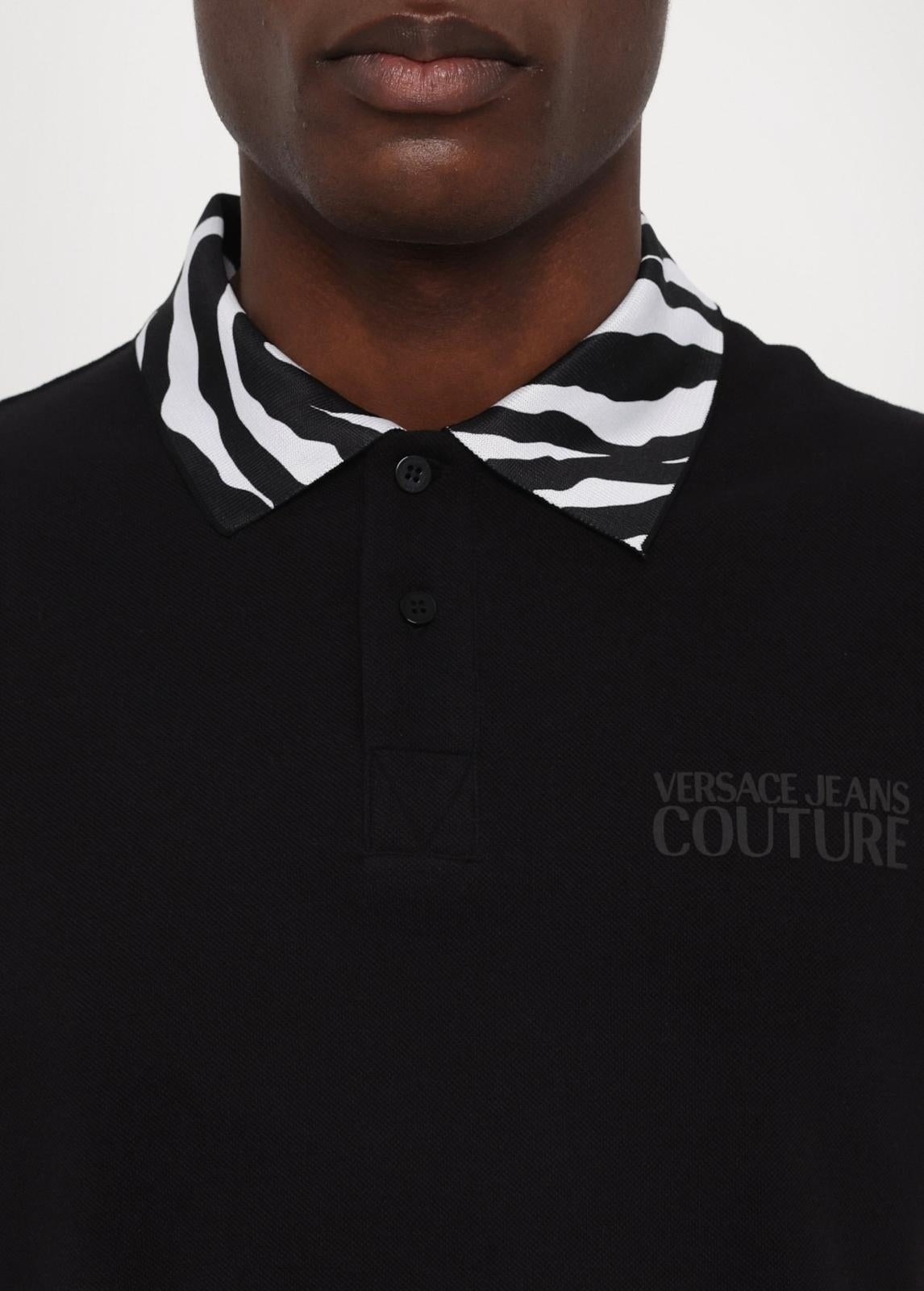 Polo Versace Jeans Couture in pique con logo sul petto e colletto fantasia uomo