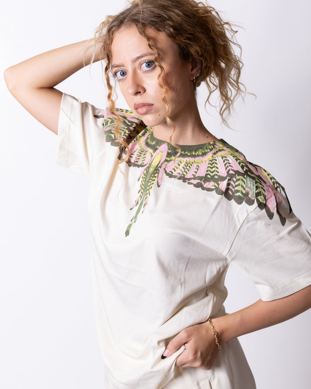 T-shirt County of Milan con grafica ali donna