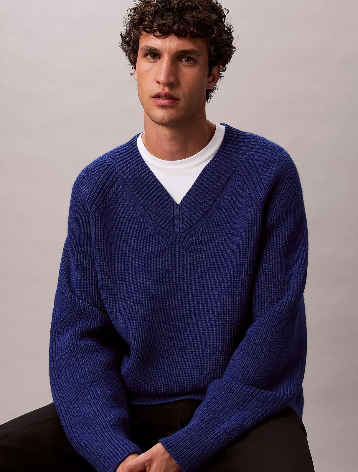 Maglia Calvin Klein in misto lana con scollo a V uomo