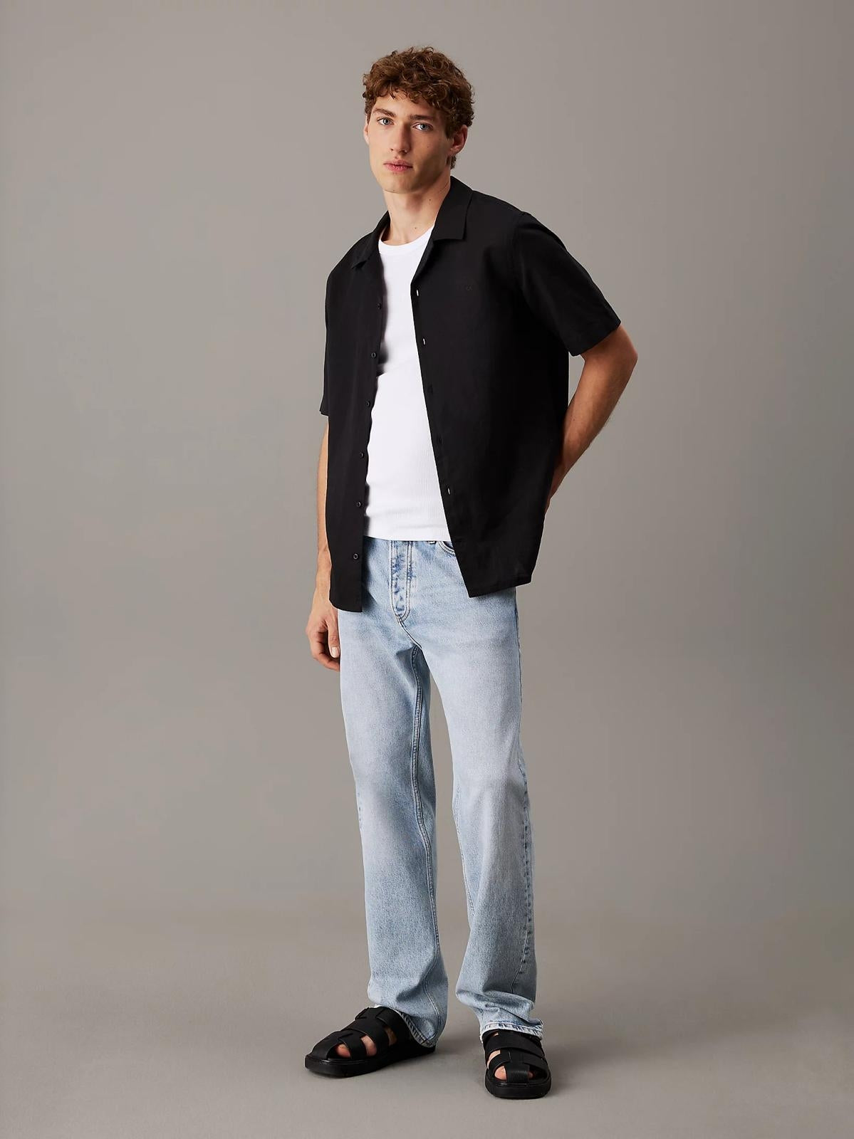 Camicia Calvin Klein in misto lino e cotone con colletto cubano uomo