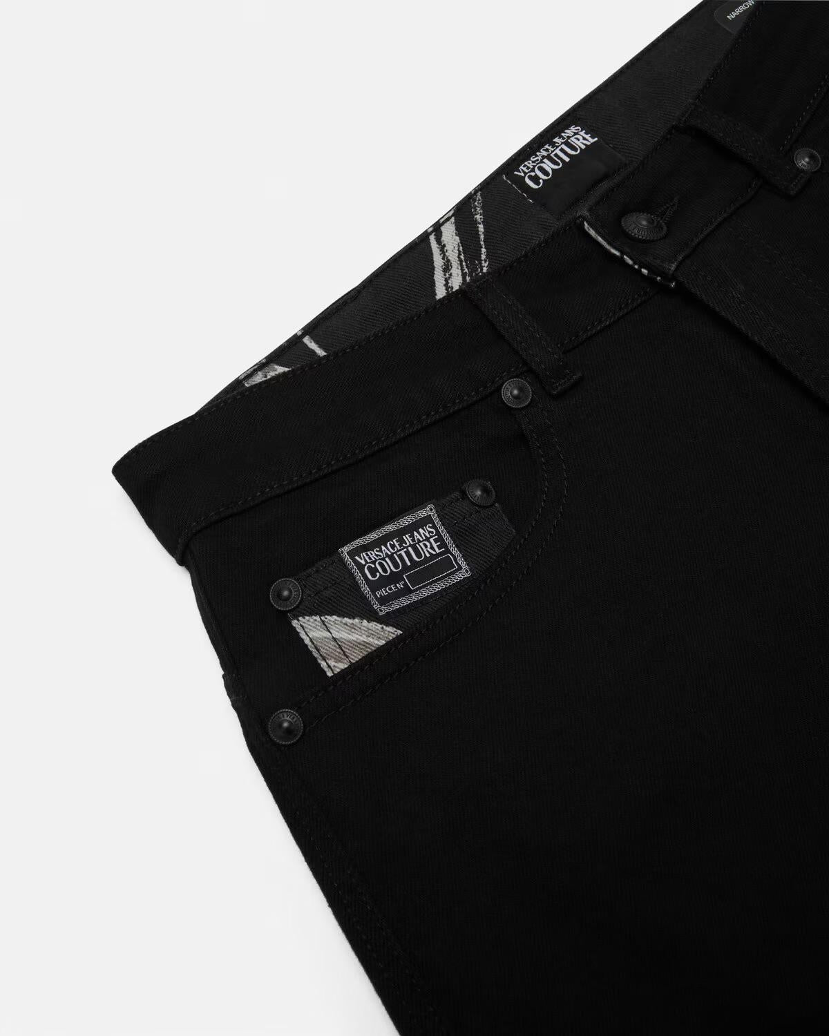 Pantalone Versace Jeans Couture narrow fit con piega e fantasia iconica uomo